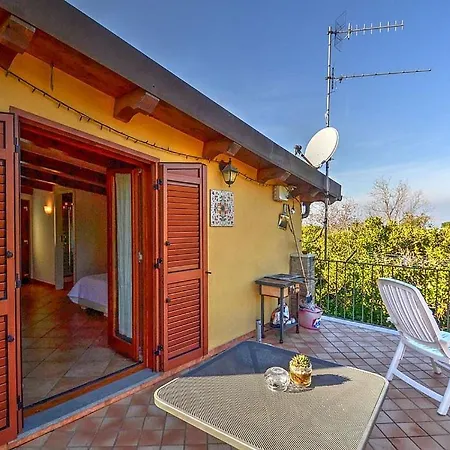 Sleeps 2 Pool Air Con Wifi *