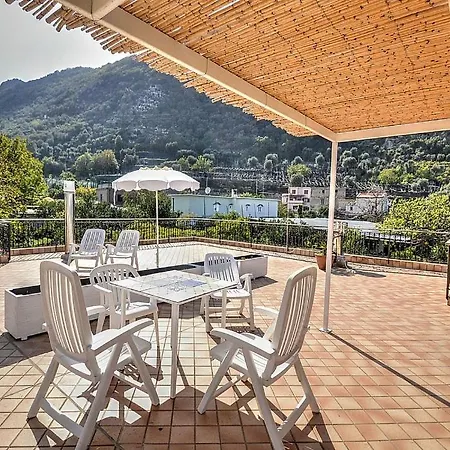 Sleeps 2 Pool Air Con Wifi  *