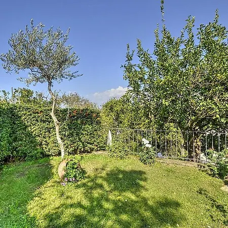 Sleeps 2 Pool Air Con Wifi 