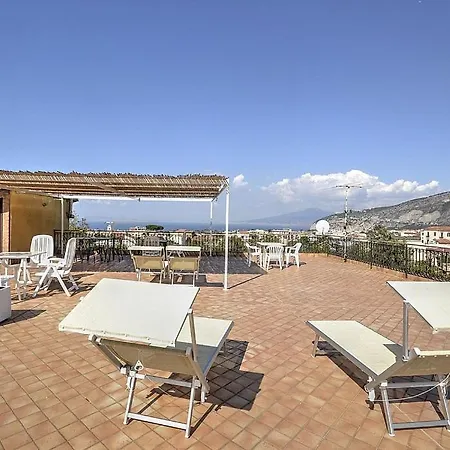  Sleeps 2 Pool Air Con Wifi *