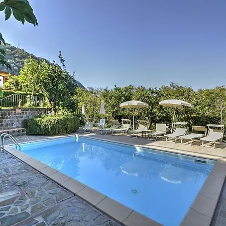  Sleeps 2 Pool Air Con Wifi