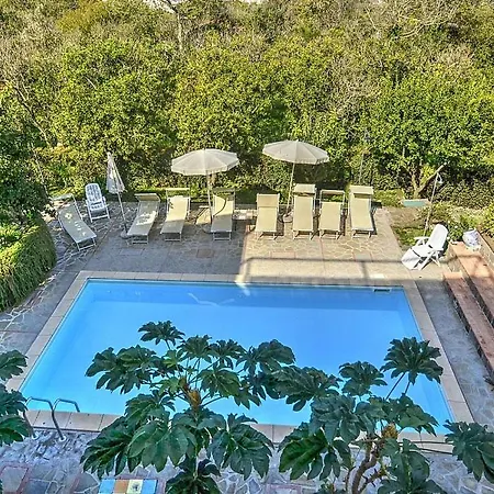 Sleeps 2 Pool Air Con Wifi  *