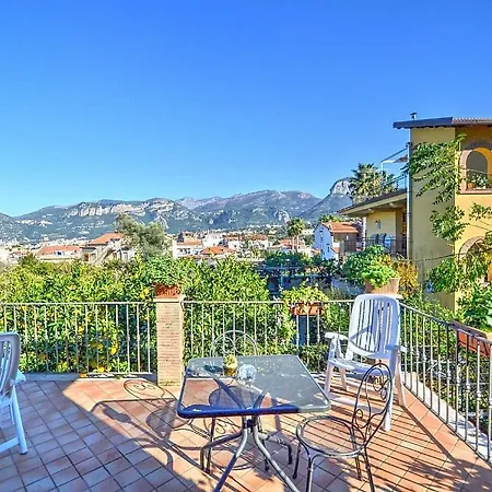 Sleeps 2 Pool Air Con Wifi  Sant'Agnello