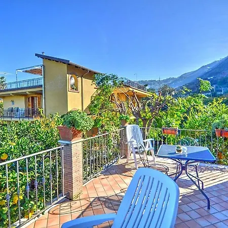  Sleeps 2 Pool Air Con Wifi *
